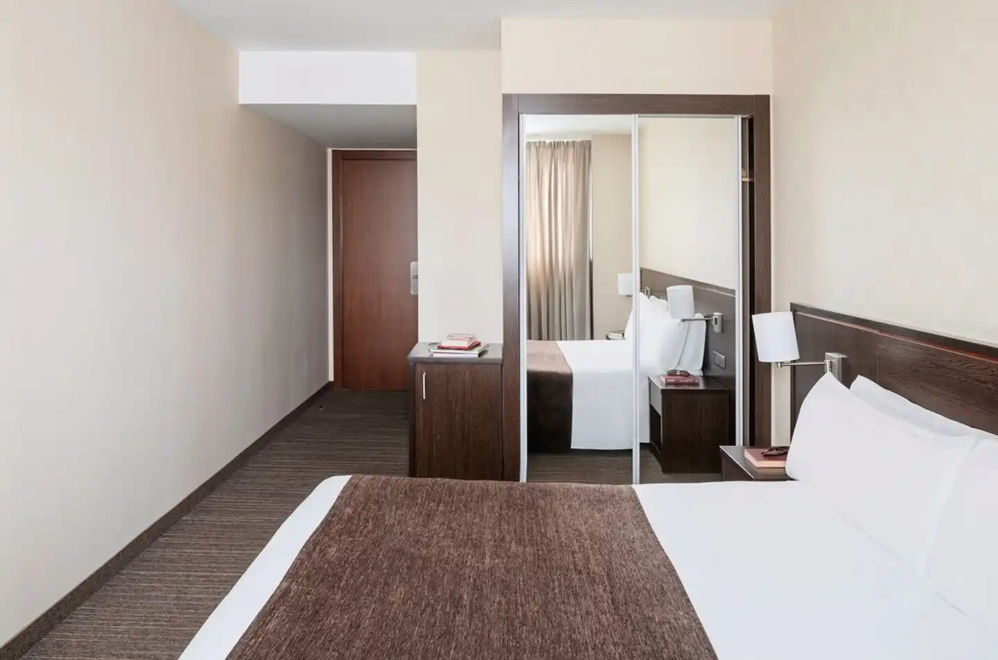 Hotel Lugano Barcelona Wohnbeispiel