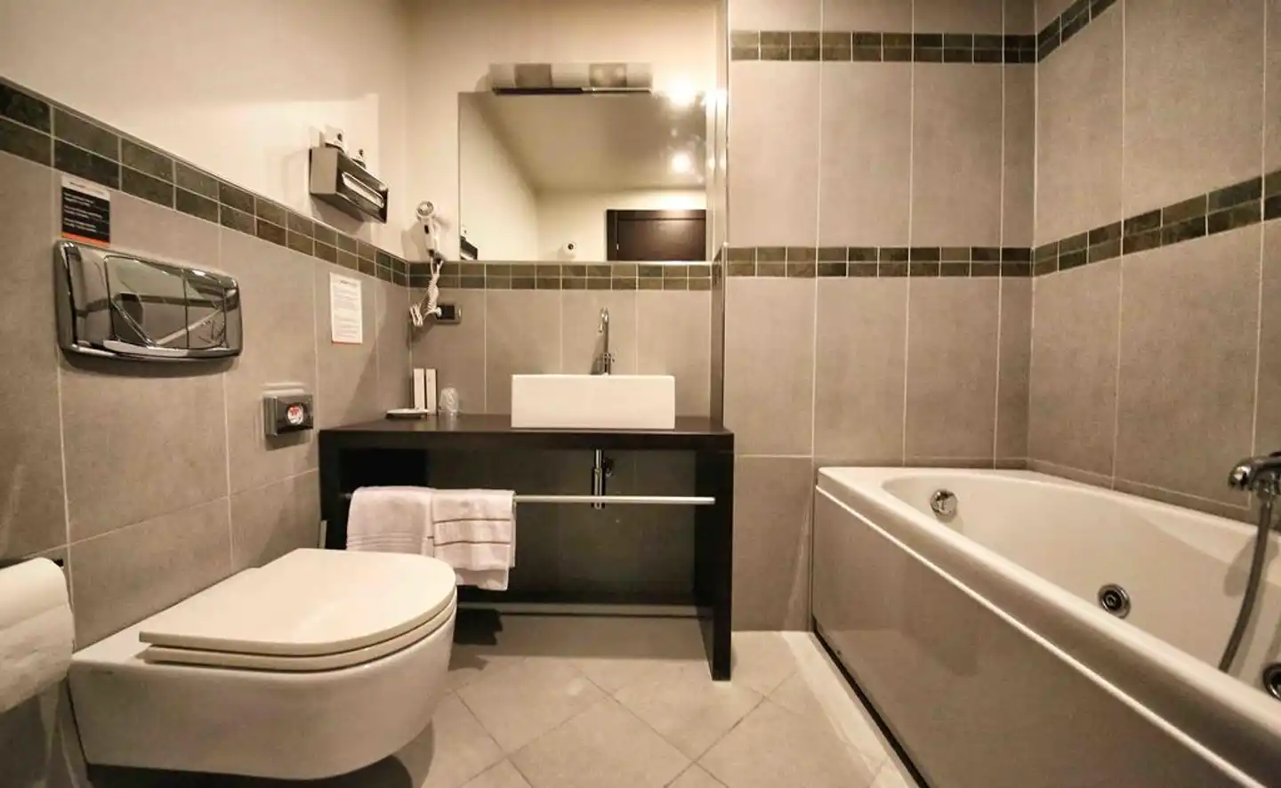 Vercelli Palace Hotel Badezimmer