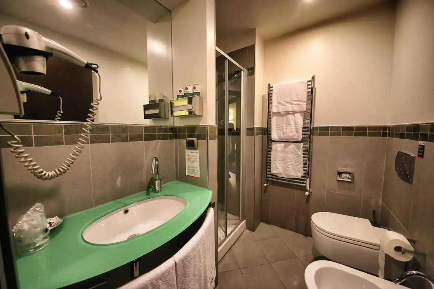 Vercelli Palace Hotel Badezimmer