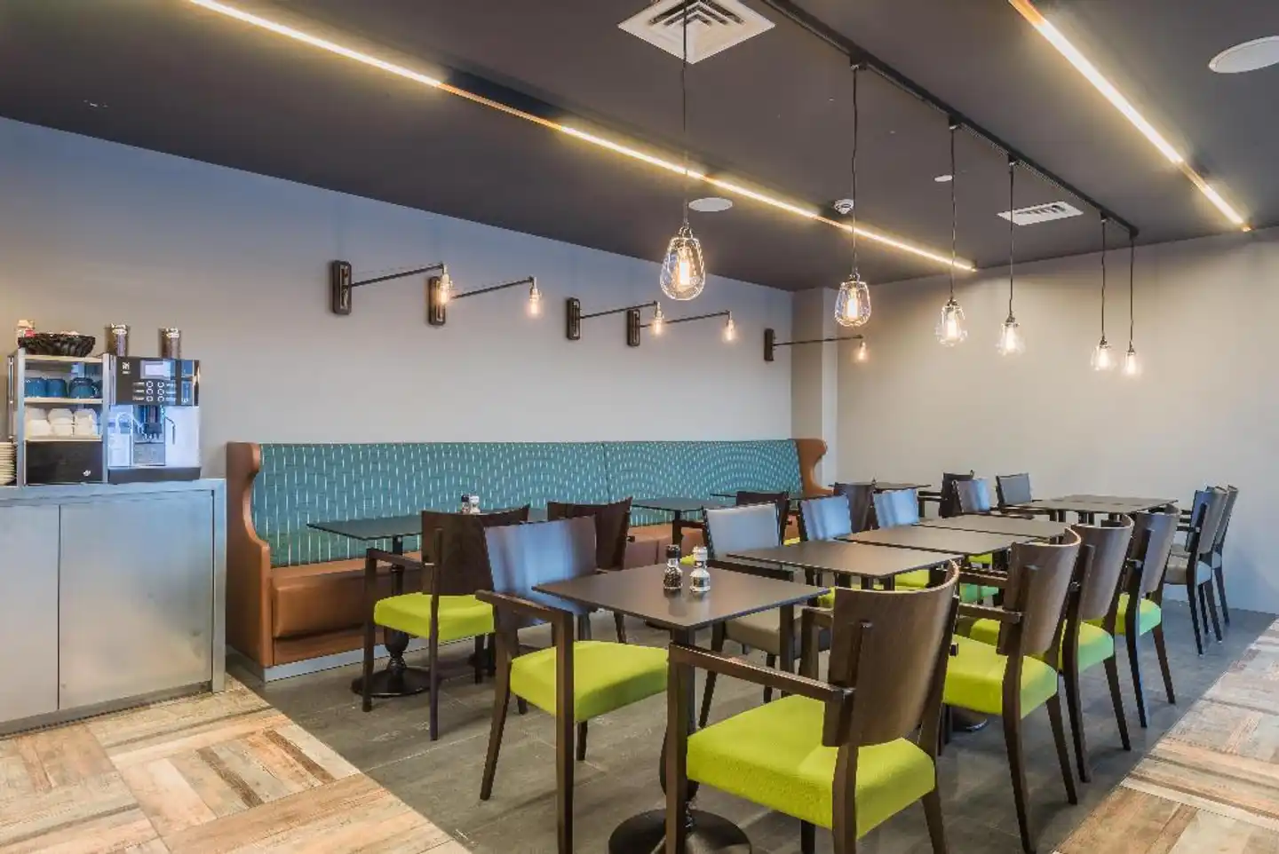 Urban Lodge Hotel Bar