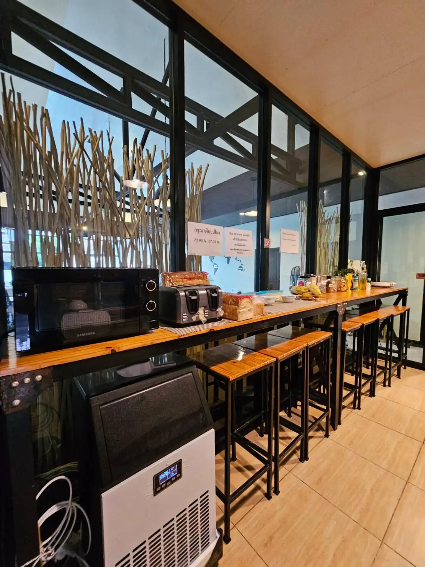 Mercy Hostel Bar