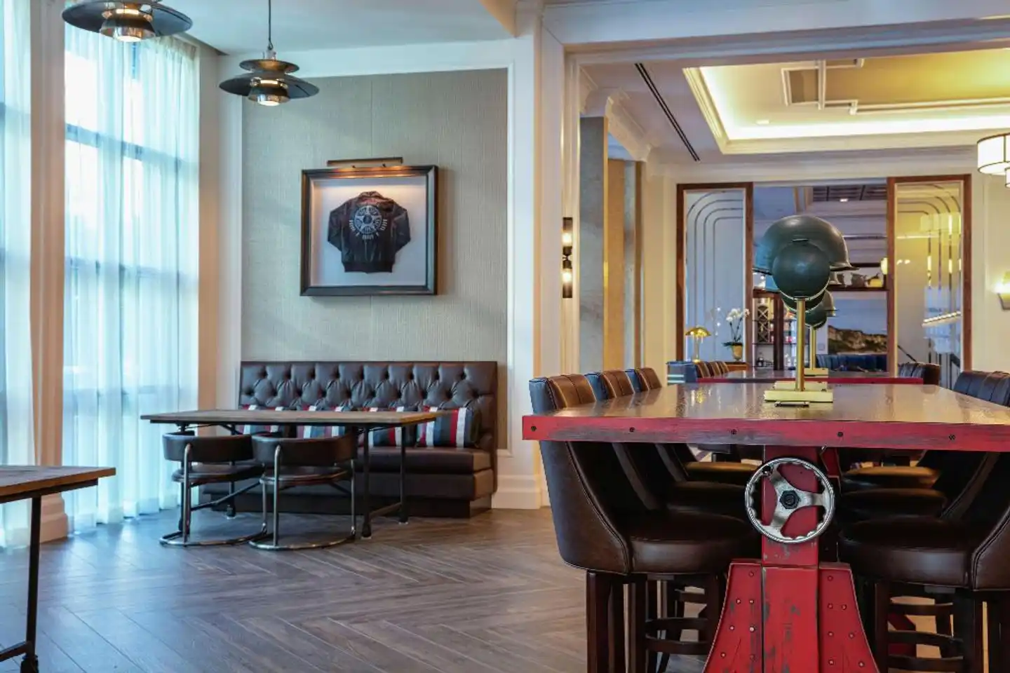 The Higgins Hotel New Orleans, Curio Collection By Hilton Bar