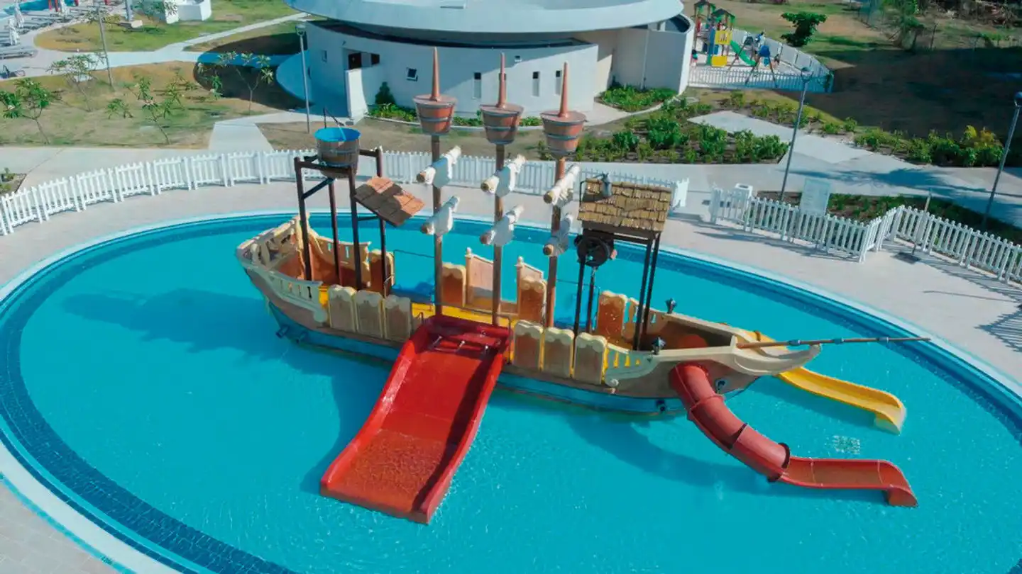 Gran Muthu Almirante Beach Sport und Entertainment