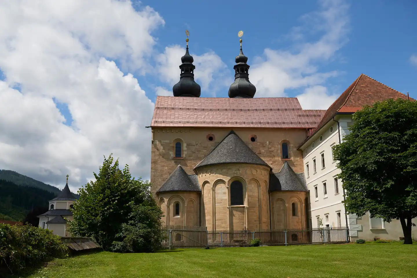 JUFA Hotel Stift Gurk Aussenansicht