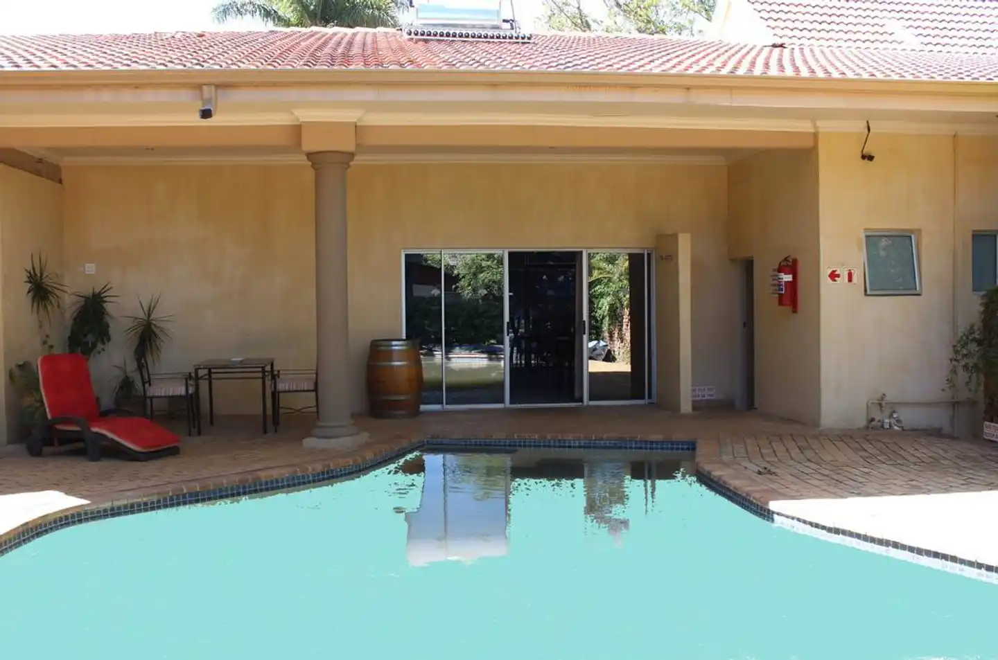 Ya Rena Guest House Hallenbad