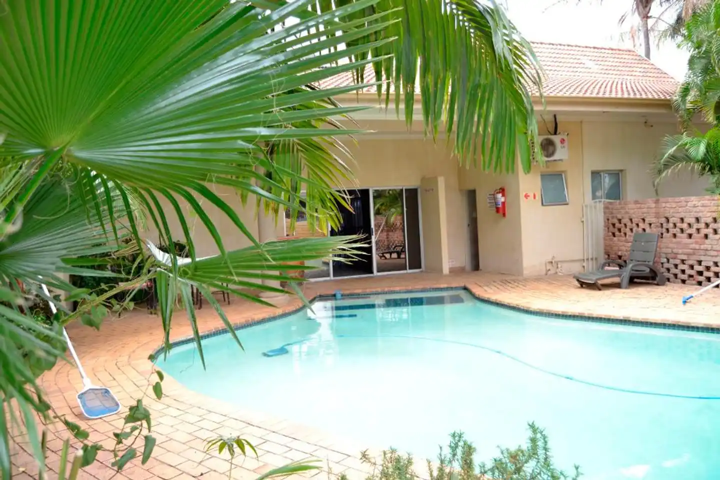 Ya Rena Guest House Pool
