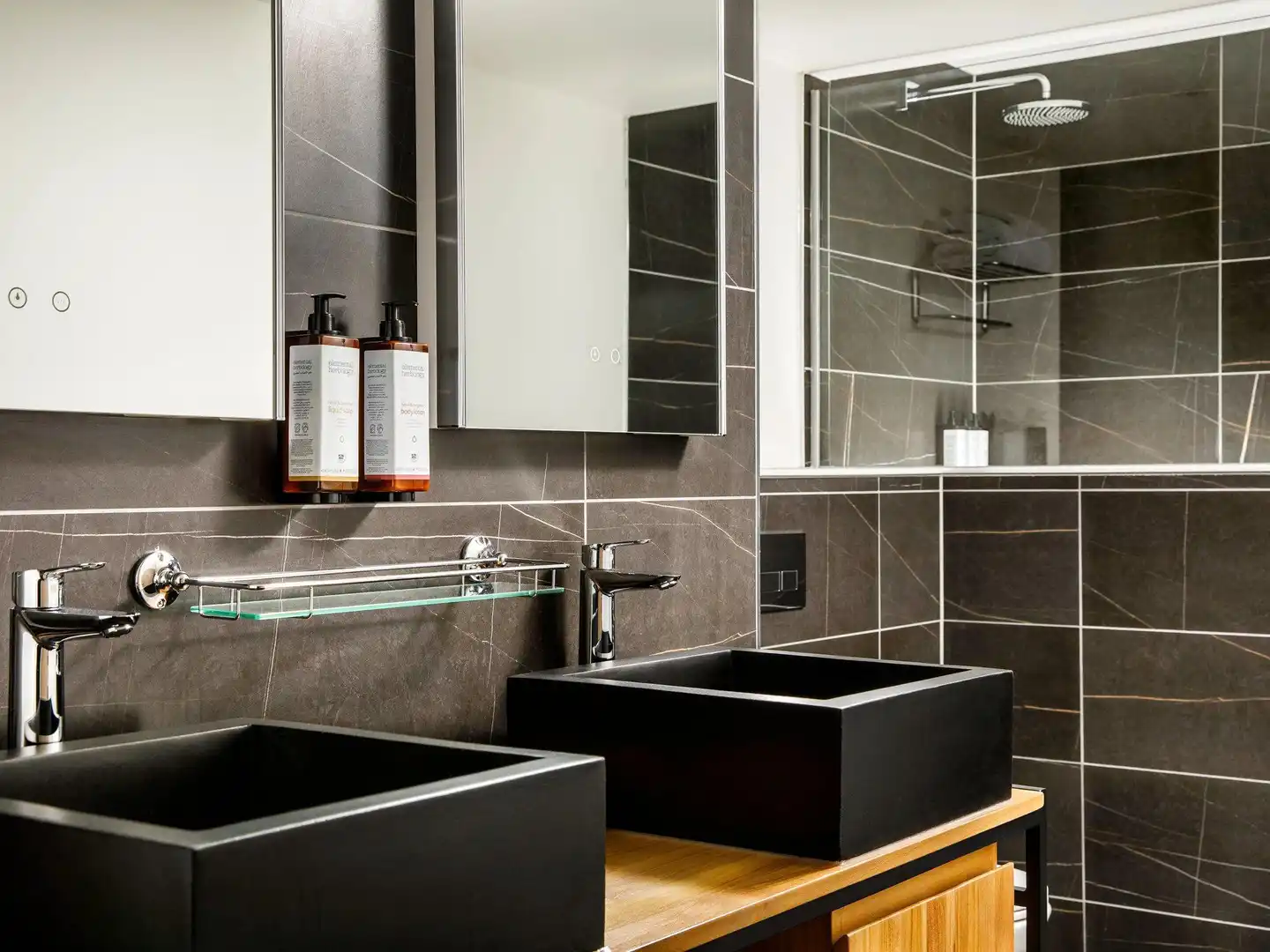 Mercure Newport Hotel Badezimmer