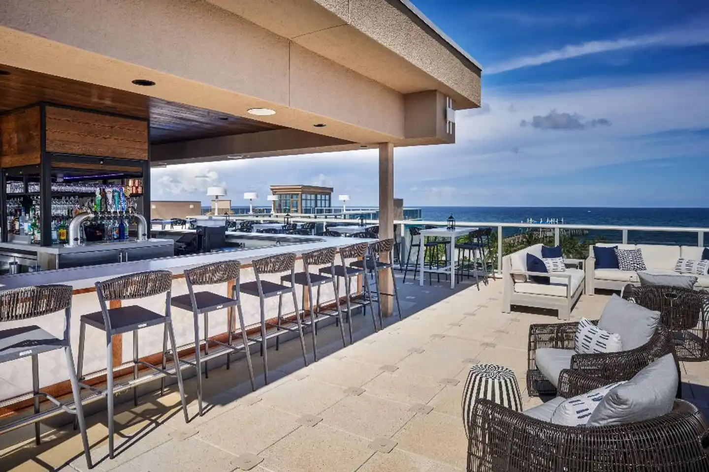Tru By Hilton Pompano Beach Pier Bar
