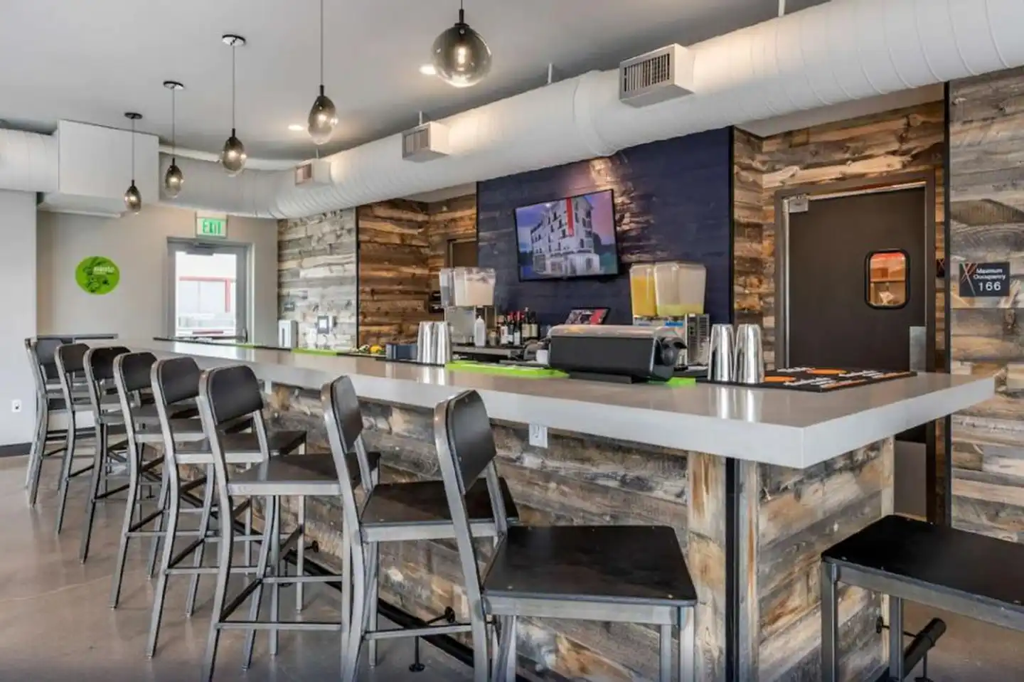 V'b Best Western Denver RiNo Bar