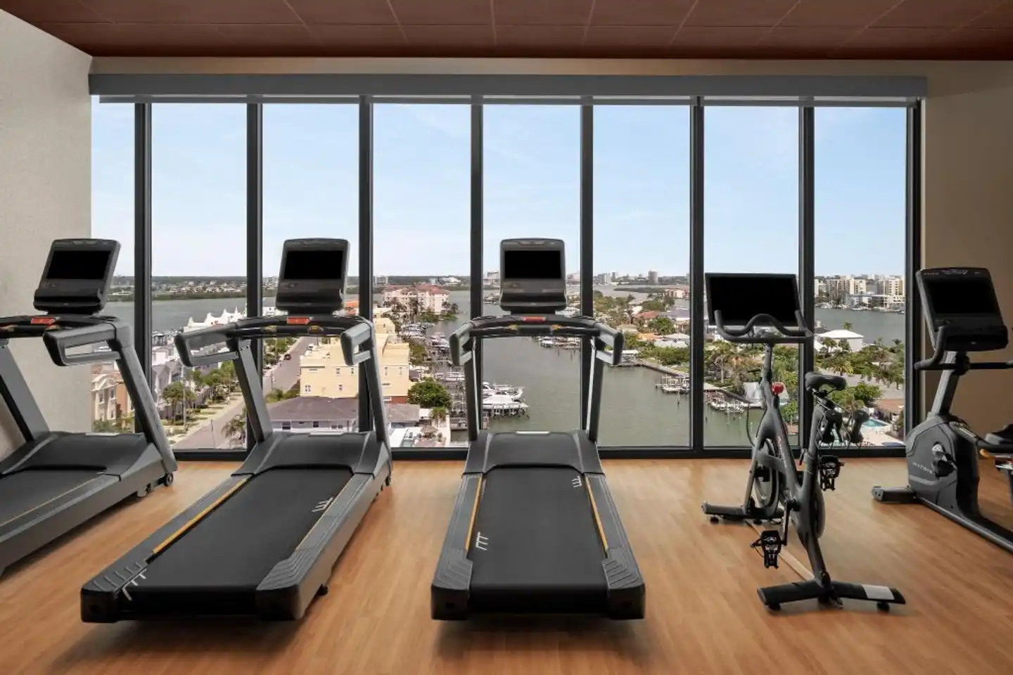 AC Hotel by Marriott Clearwater Beach Sport und Entertainment
