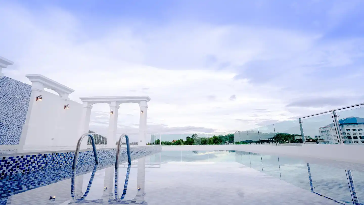 B2 Phuket Premier Hotel Terrasse