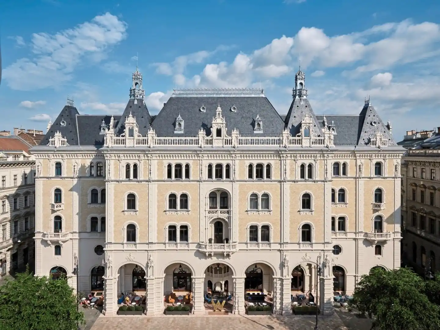 W Budapest Aussenansicht