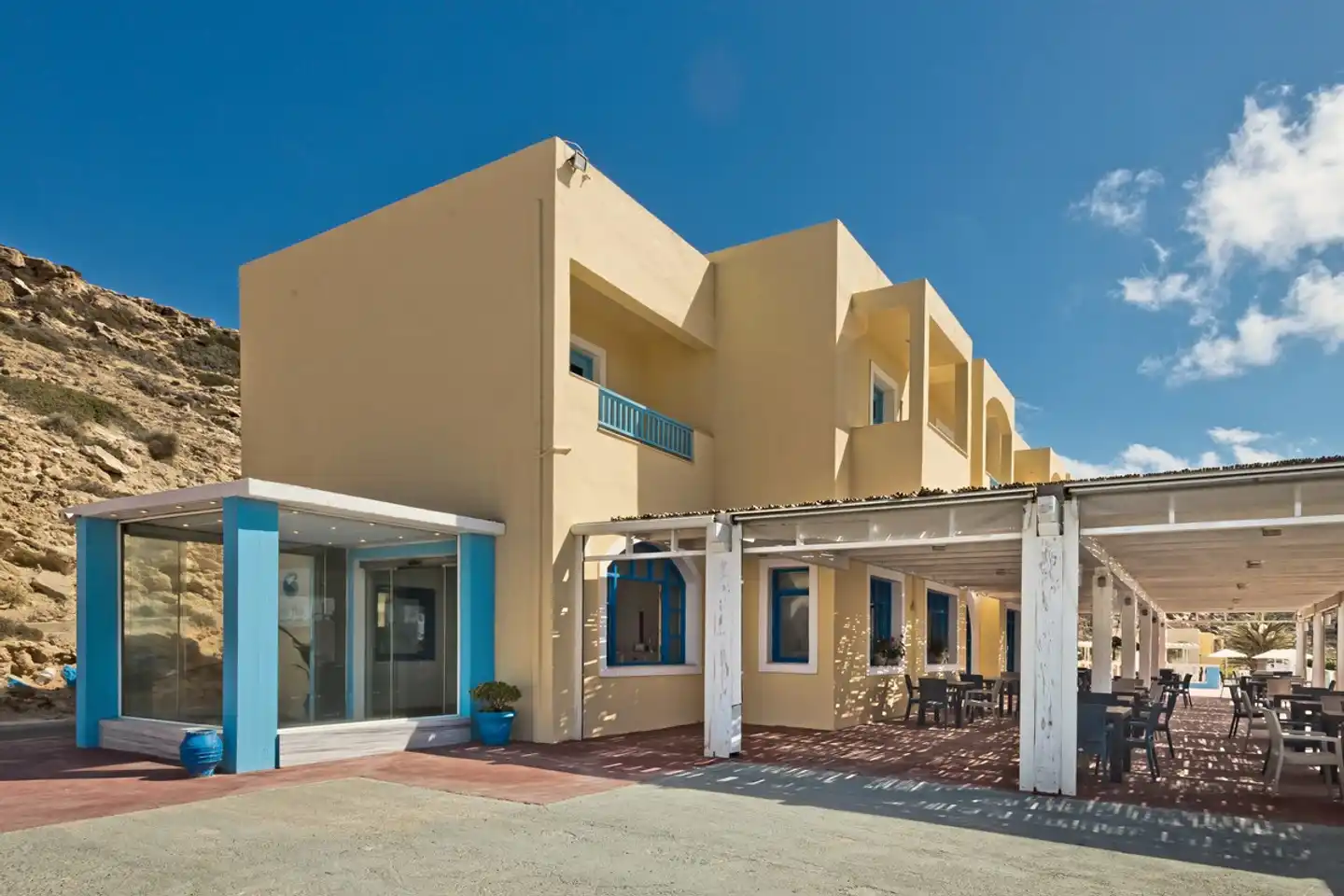 Sarris Hotel Aussenansicht