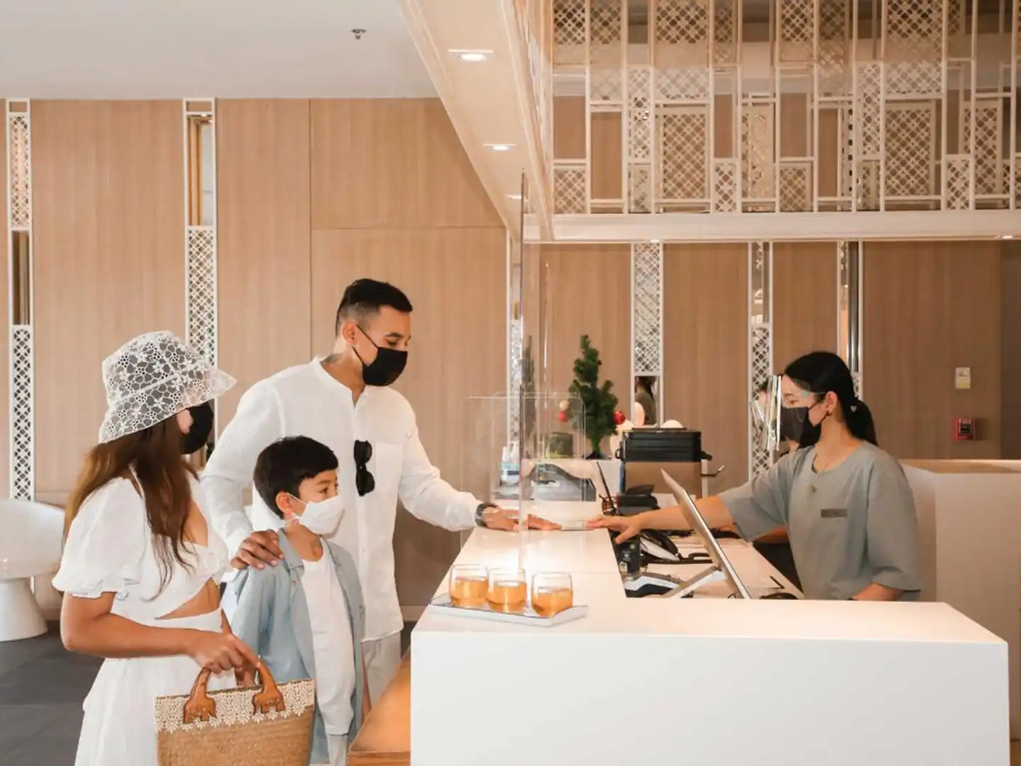 The Andaman Beach Hotel Phuket Personen