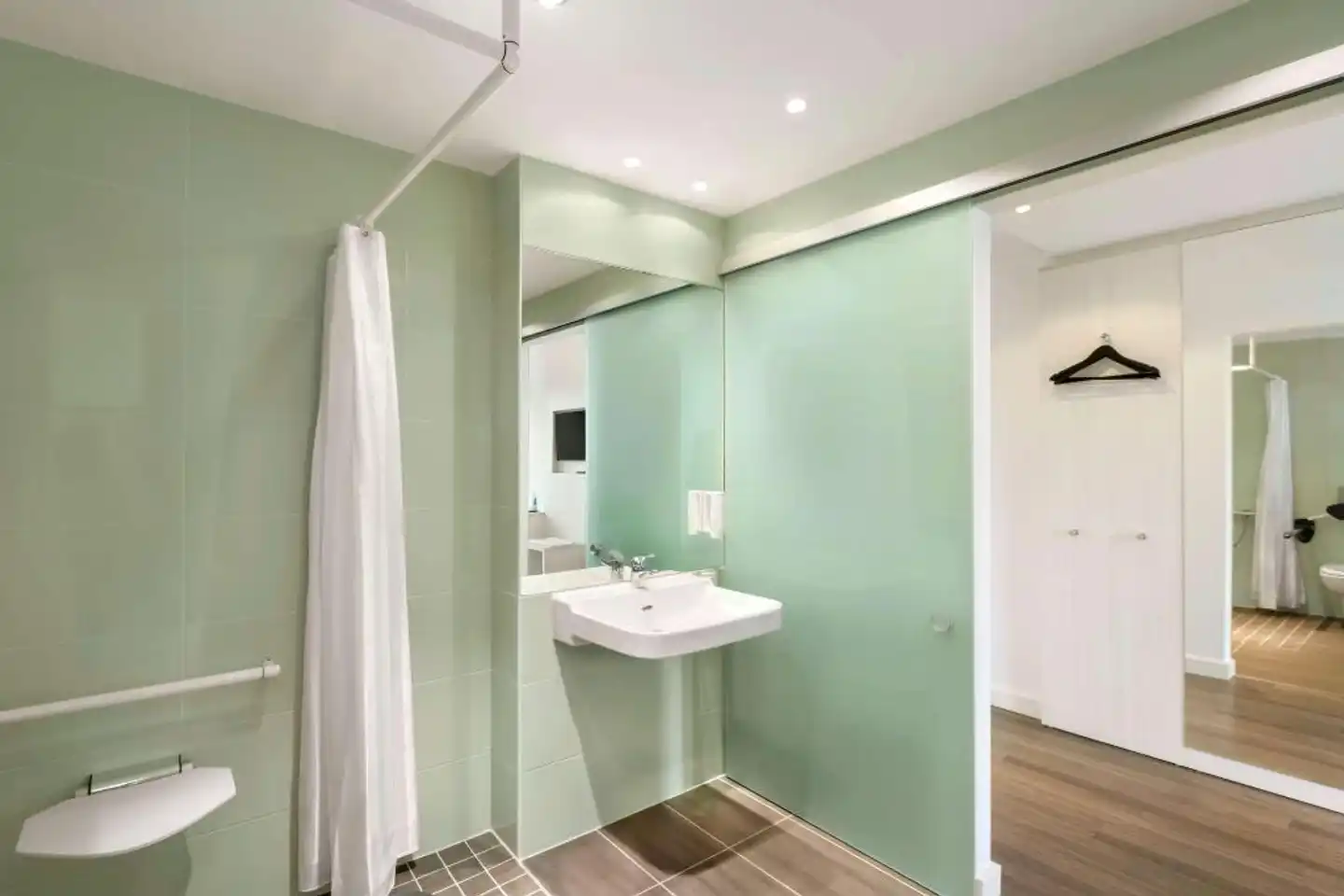 Super 8 by Wyndham Munich City North Badezimmer