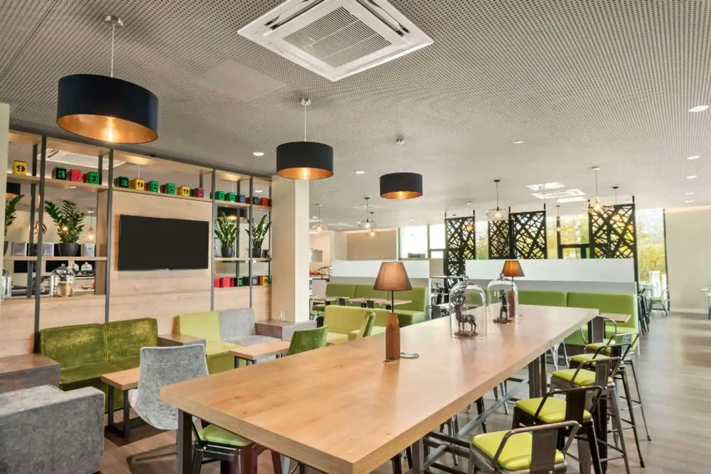 Super 8 by Wyndham Munich City North Lobby