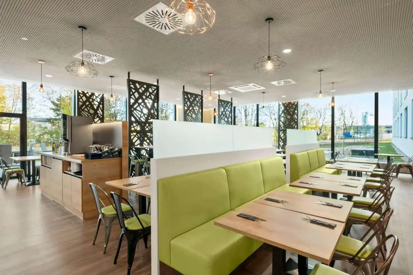 Super 8 by Wyndham Munich City North Lobby