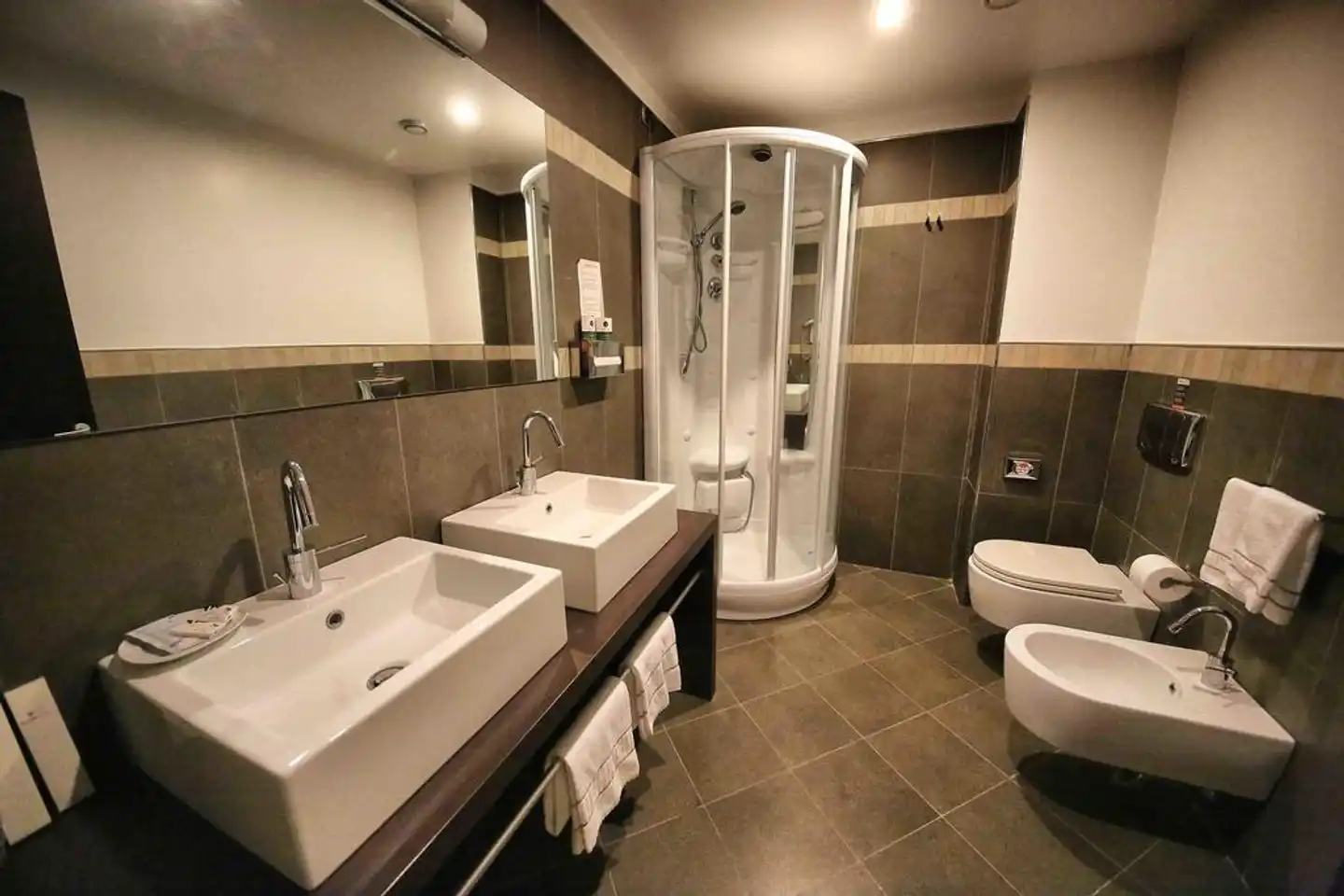 Vercelli Palace Hotel Badezimmer