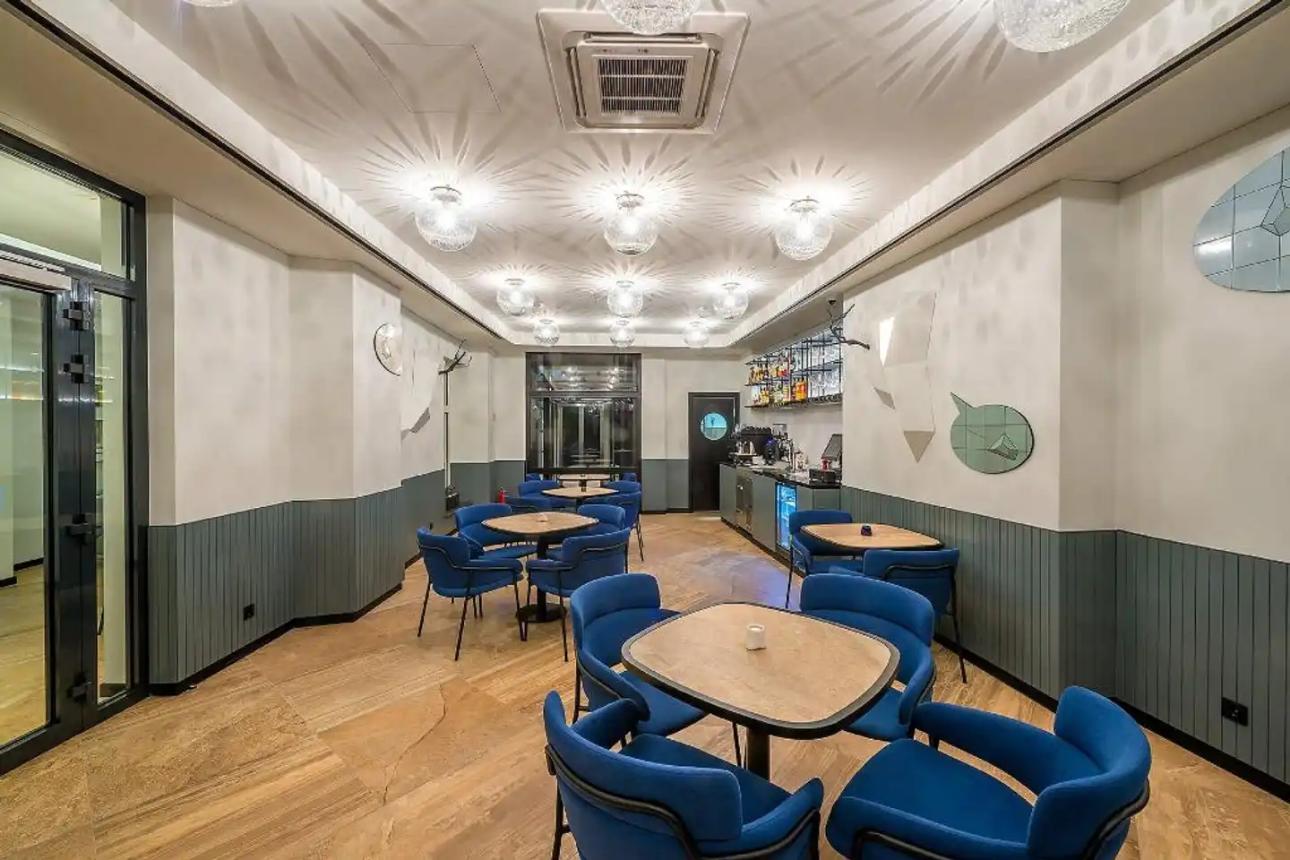 Artagonist Art Hotel Lobby