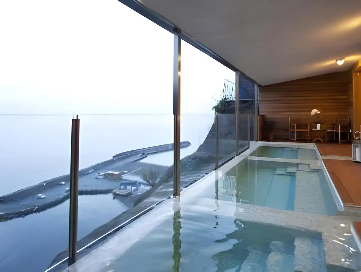 Laqua Charme & Boutique Hallenbad