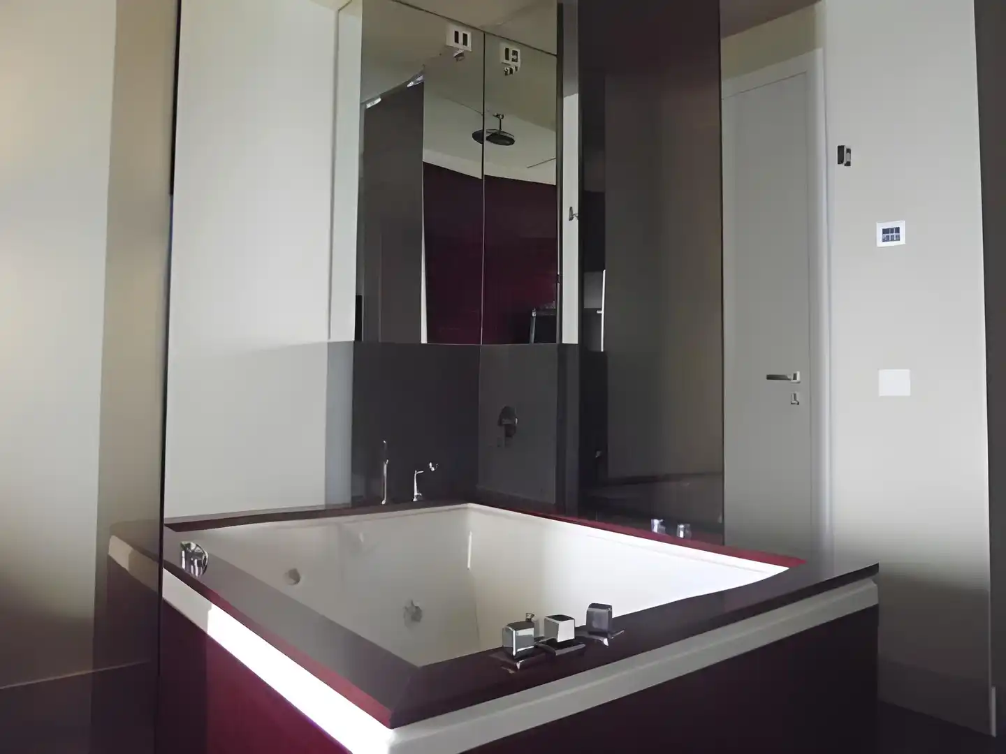 Main Palace Hotel Badezimmer