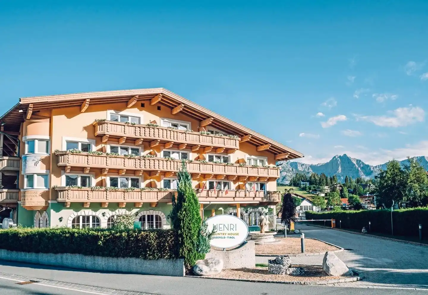 HENRI Hotel Seefeld Aussenansicht
