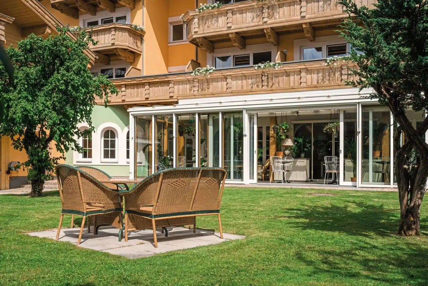HENRI Hotel Seefeld Aussenansicht
