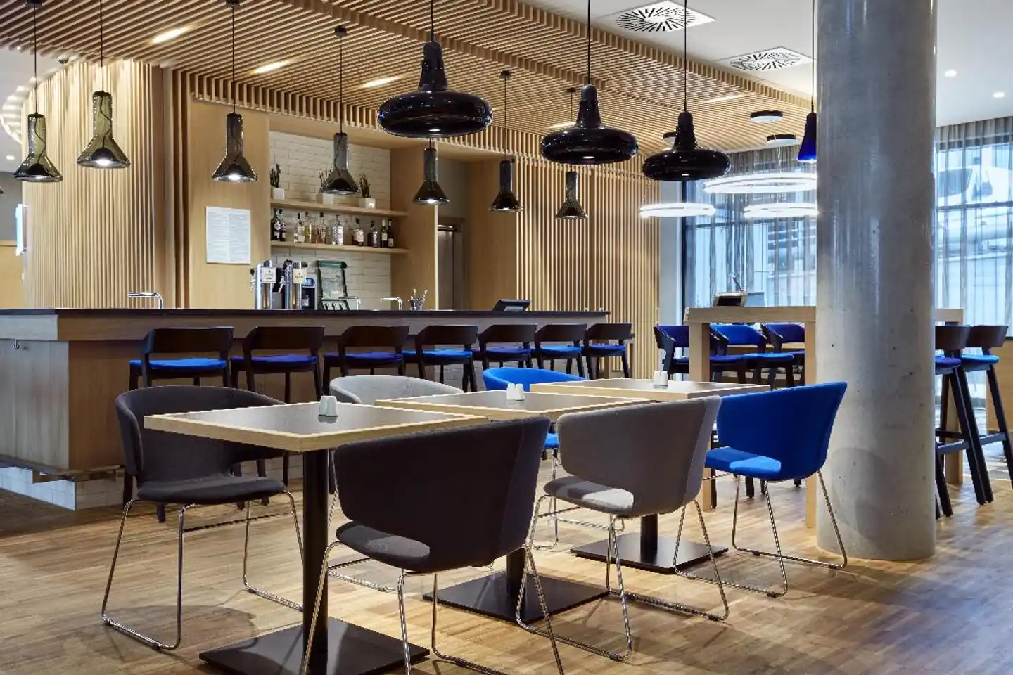 Holiday Inn Express Berlin - Alexanderplatz Bar