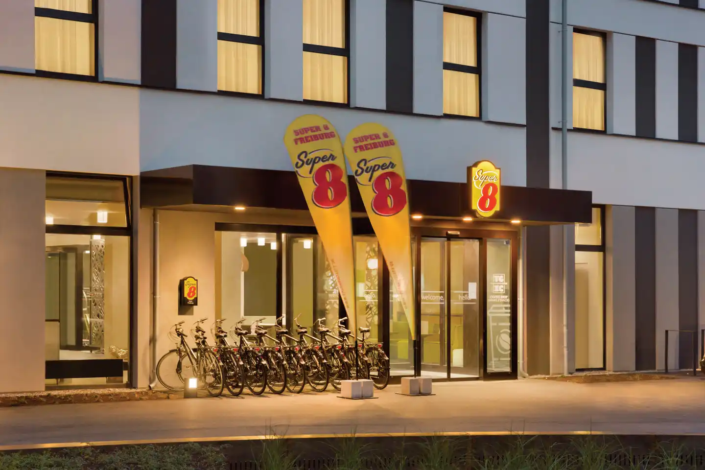 Super 8 by Wyndham Freiburg Aussenansicht