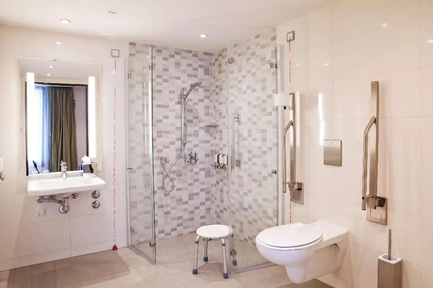 Hampton by Hilton Aachen Tivoli Badezimmer