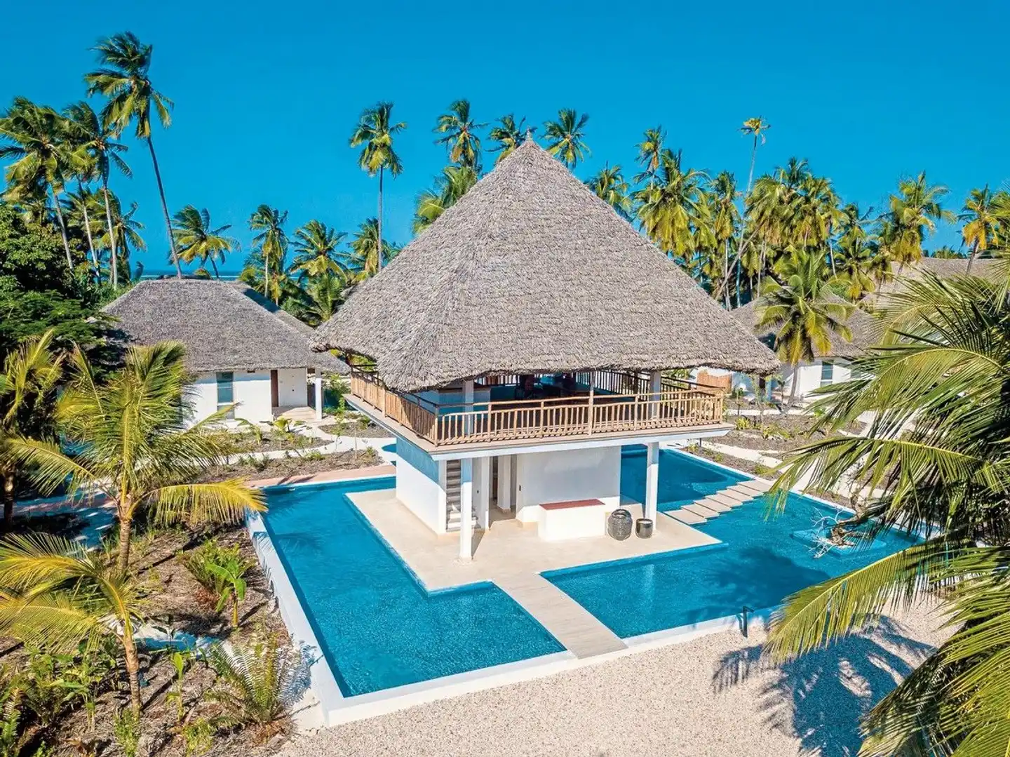 Aqua Beach Resort & Spa Pool
