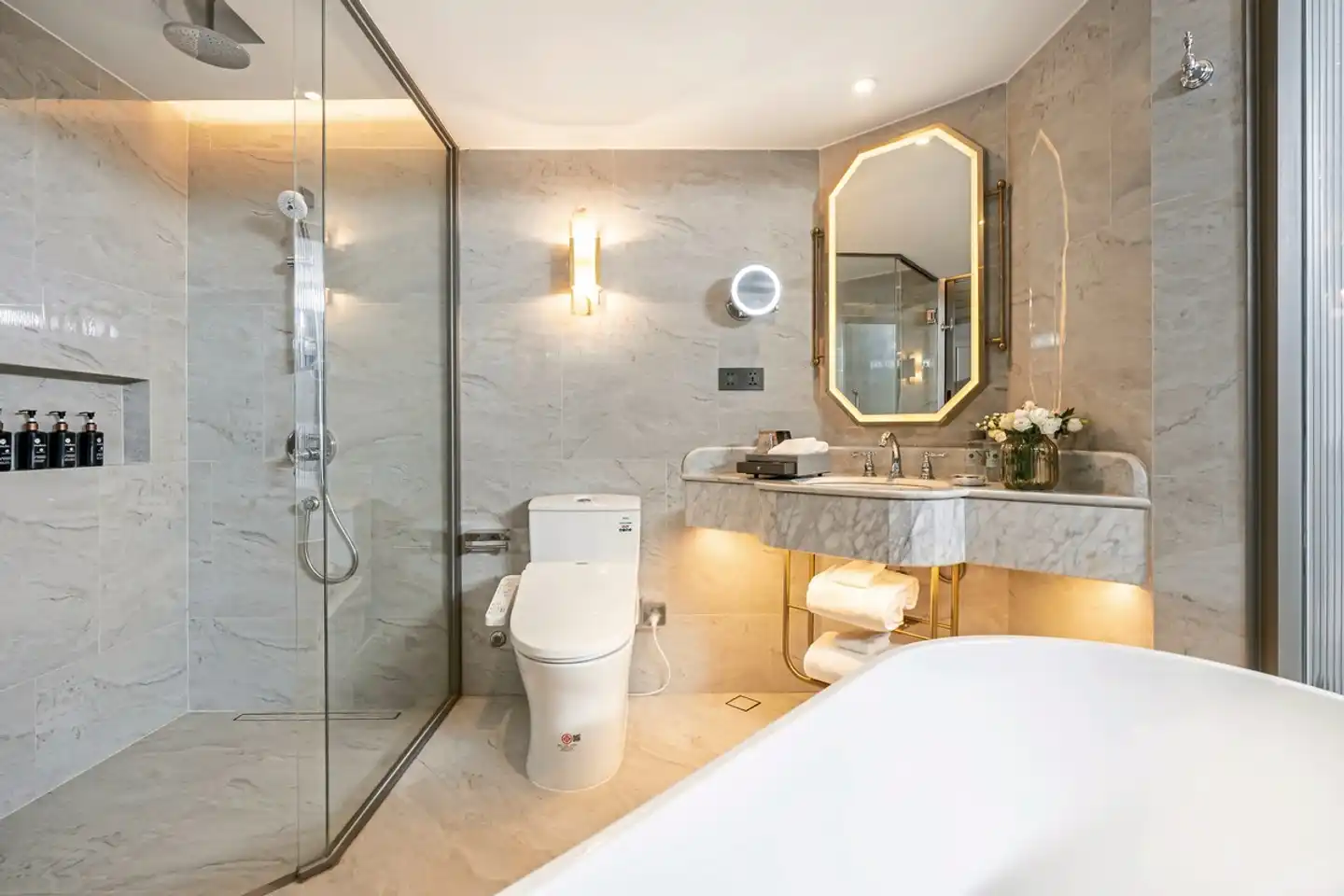 The Salil Hotel Riverside Bangkok Badezimmer