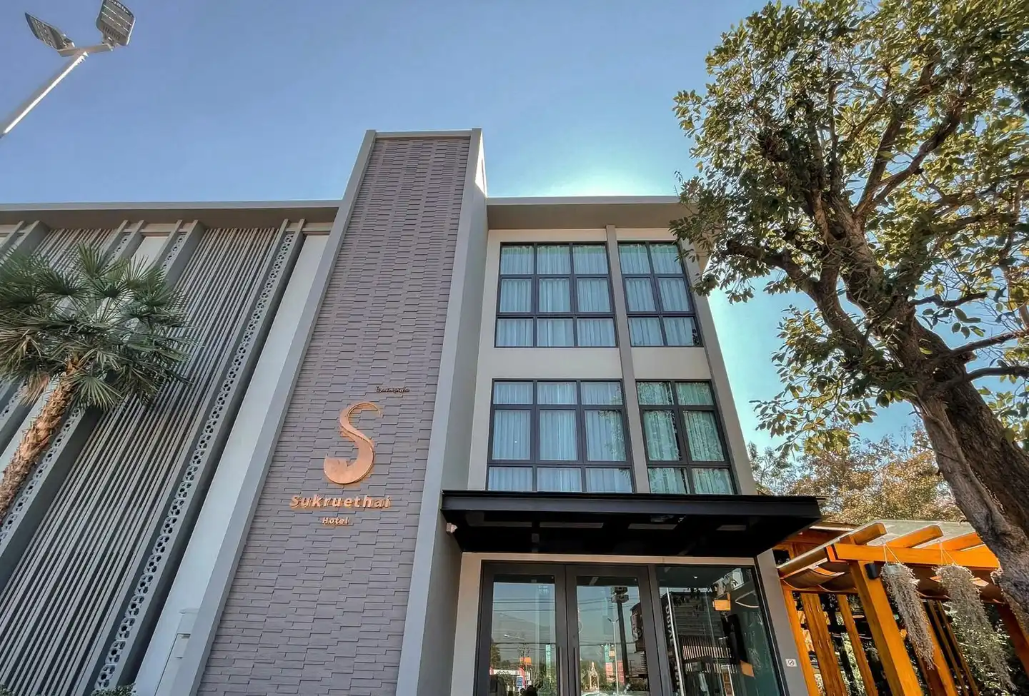Sukruethai Hotel Aussenansicht