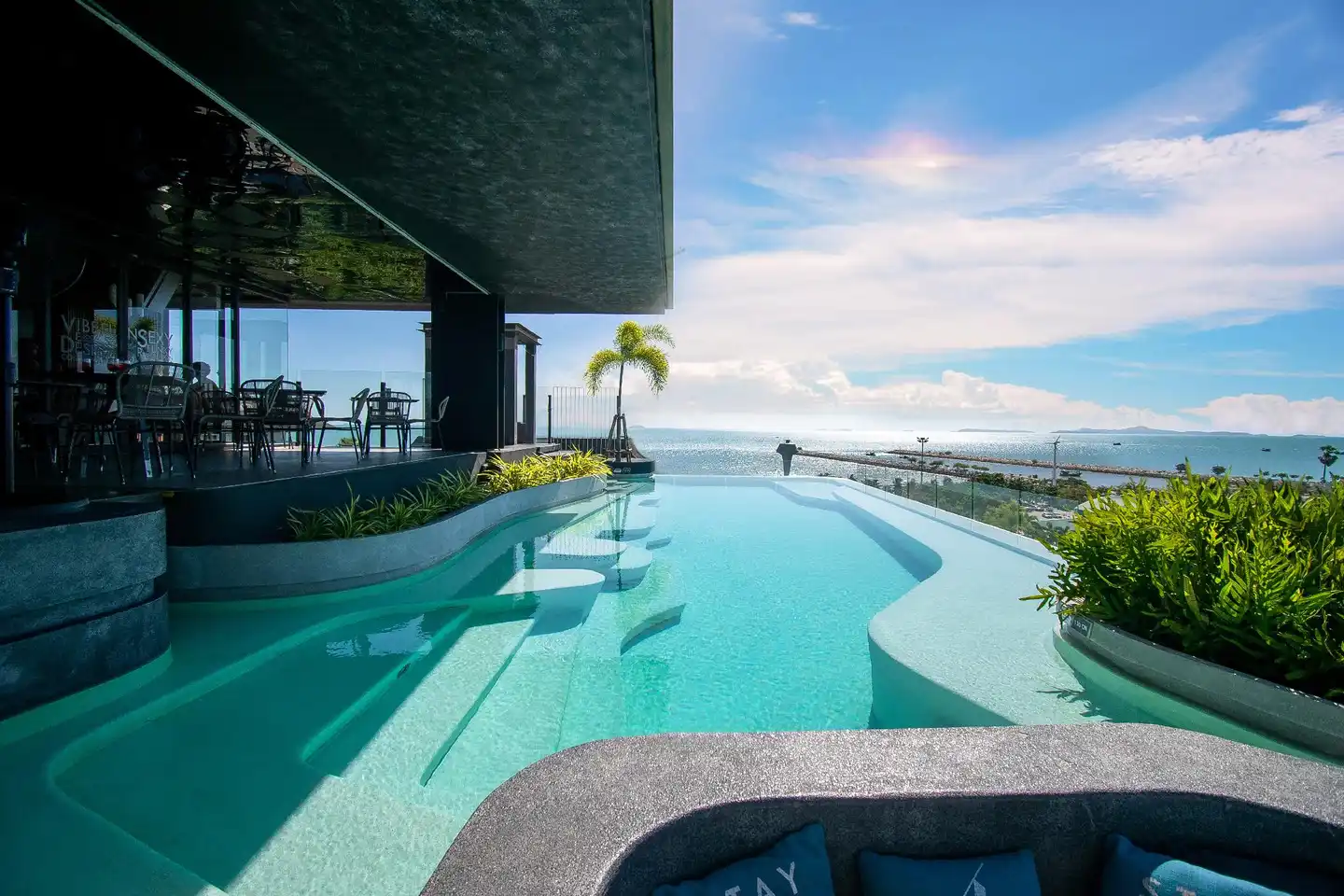 Cross Vibe Pattaya Seaphere Pool