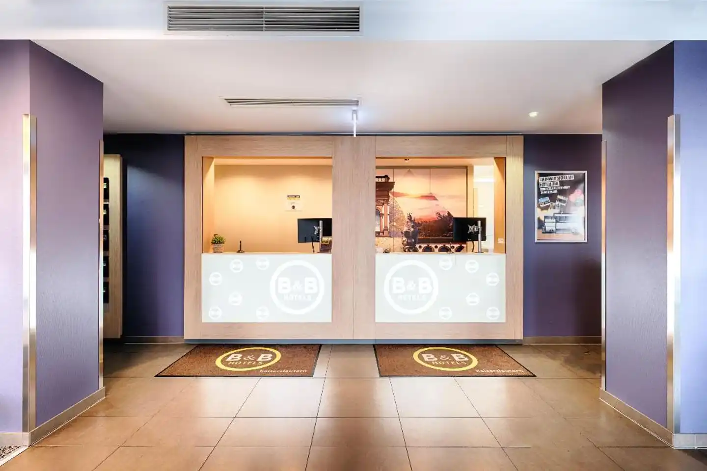 B&B Hotel Kaiserslautern Lobby