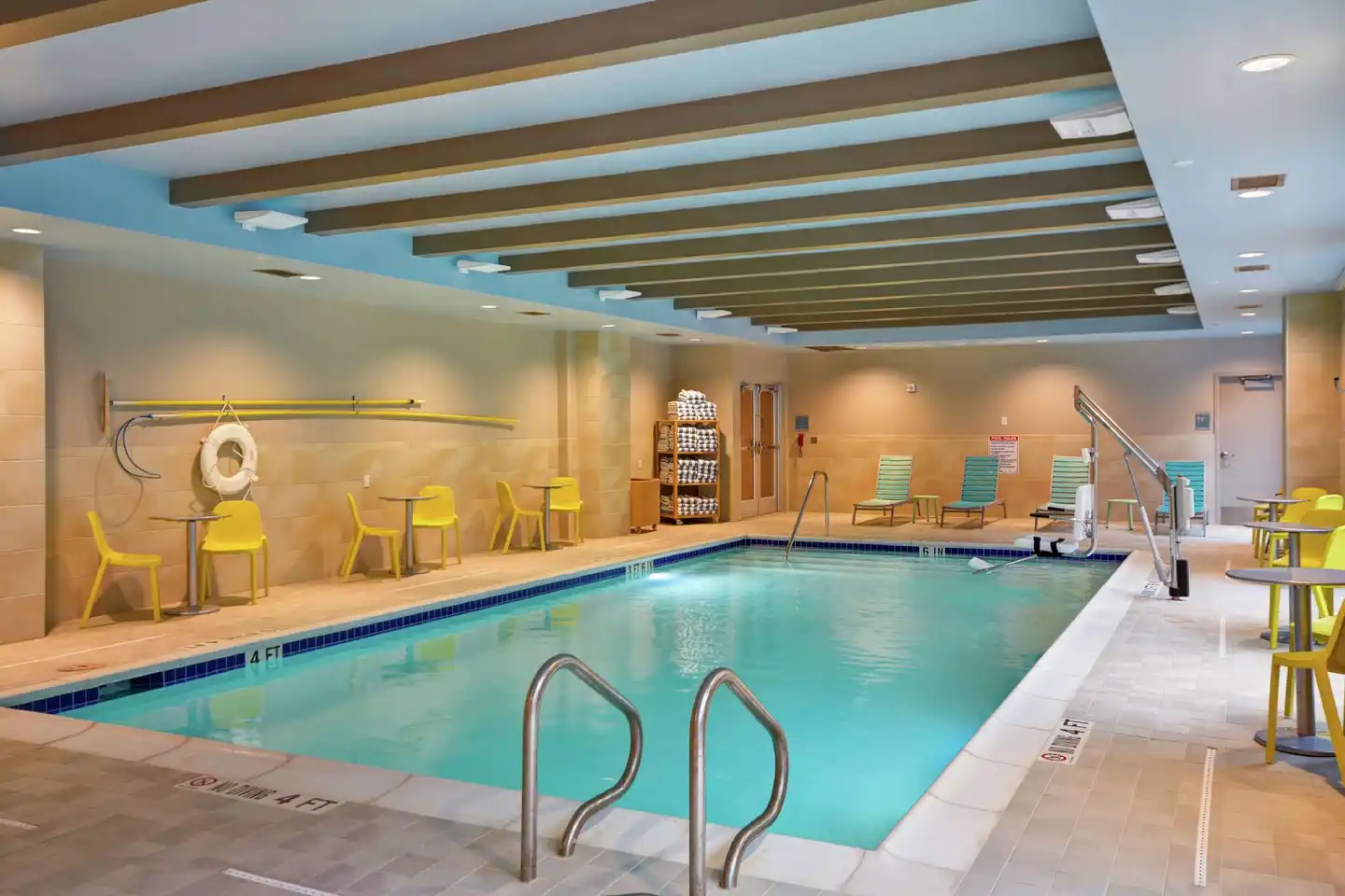 Home2 Suites At The Galleria Hallenbad