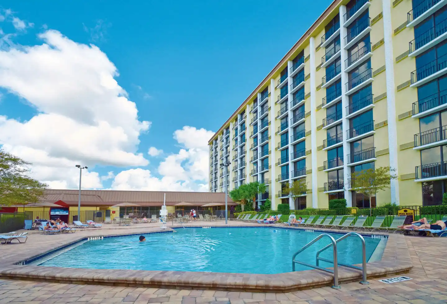 Rosen Inn closest to Universal Pool