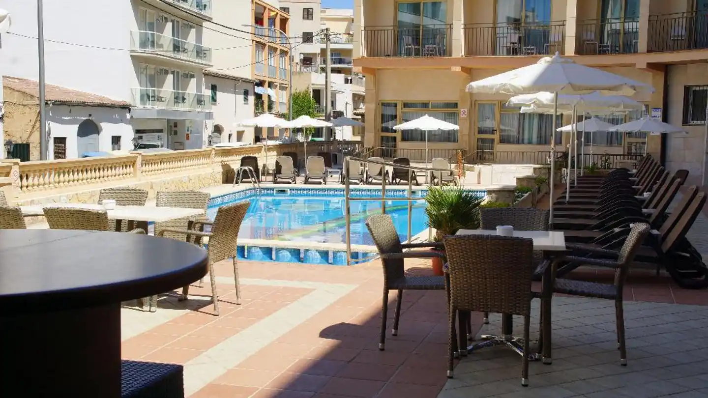 Hotel Iris Pool