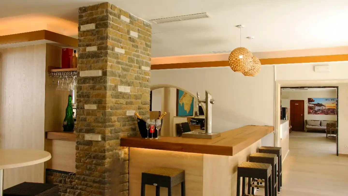 Hotel Iris Bar
