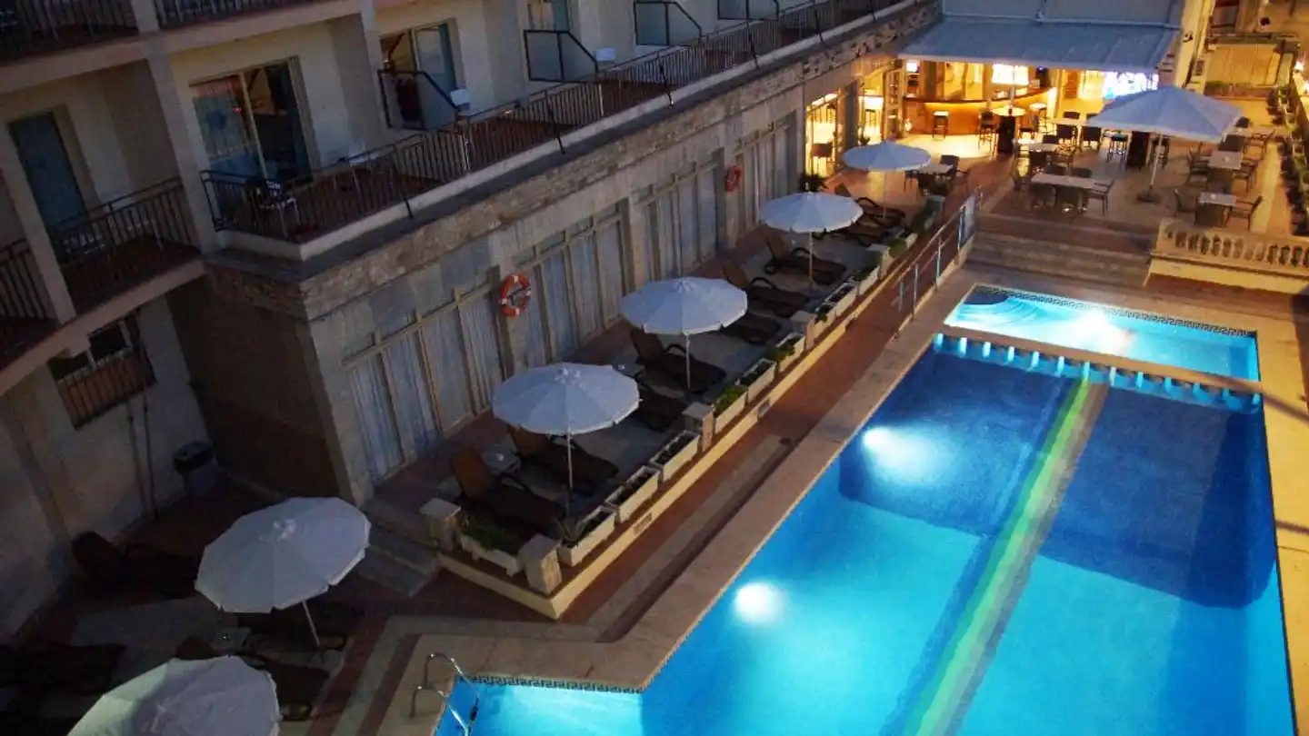 Hotel Iris Bar
