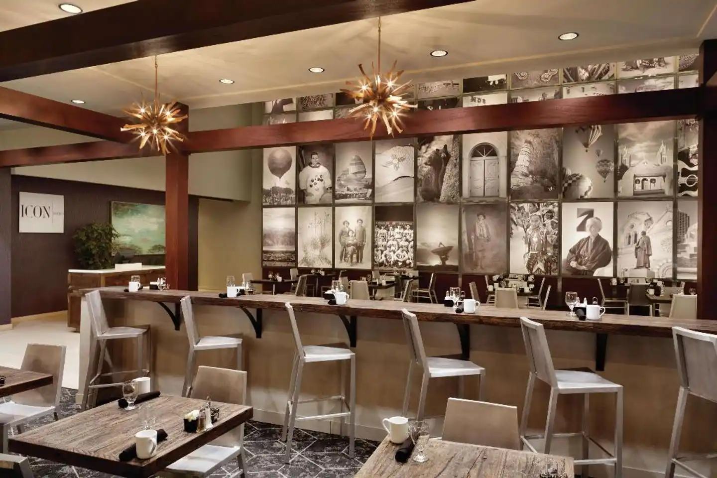 DoubleTree by Hilton Downtown Albuquerque Bar