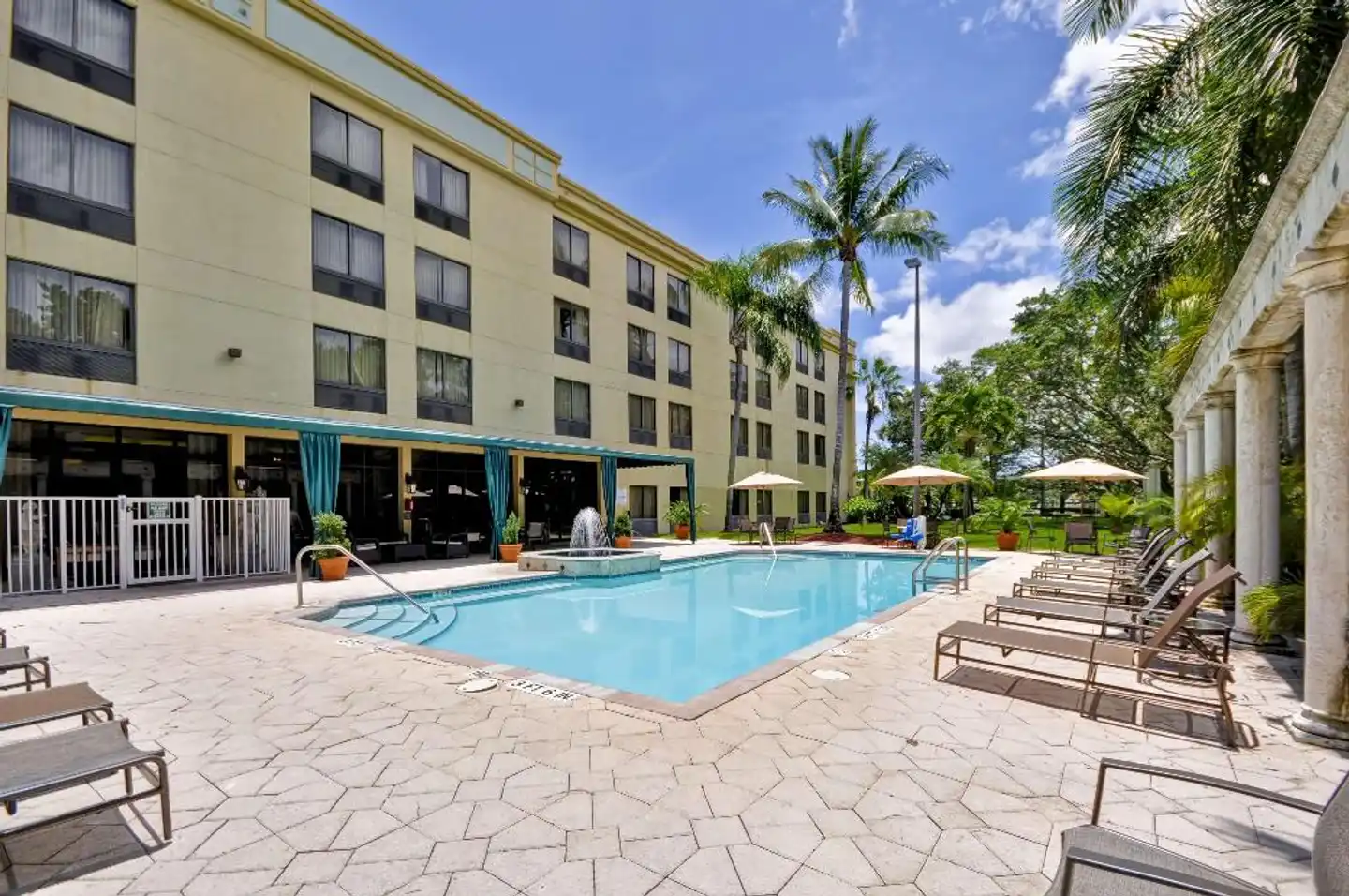 Hampton Inn & Suites Boynton Beach Pool