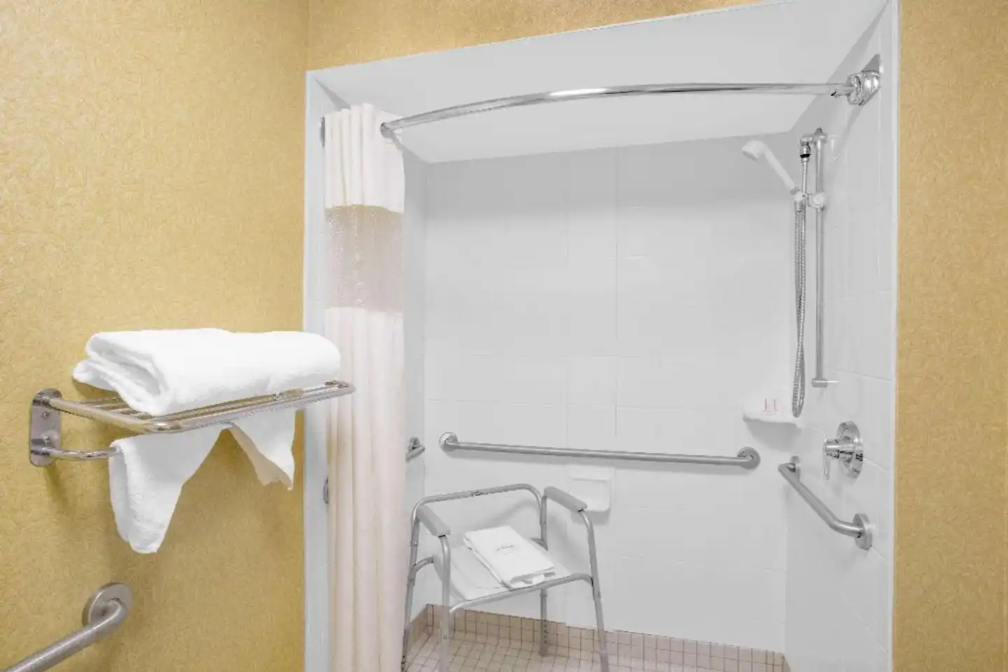 Baymont by Wyndham Camp Lejeune Badezimmer