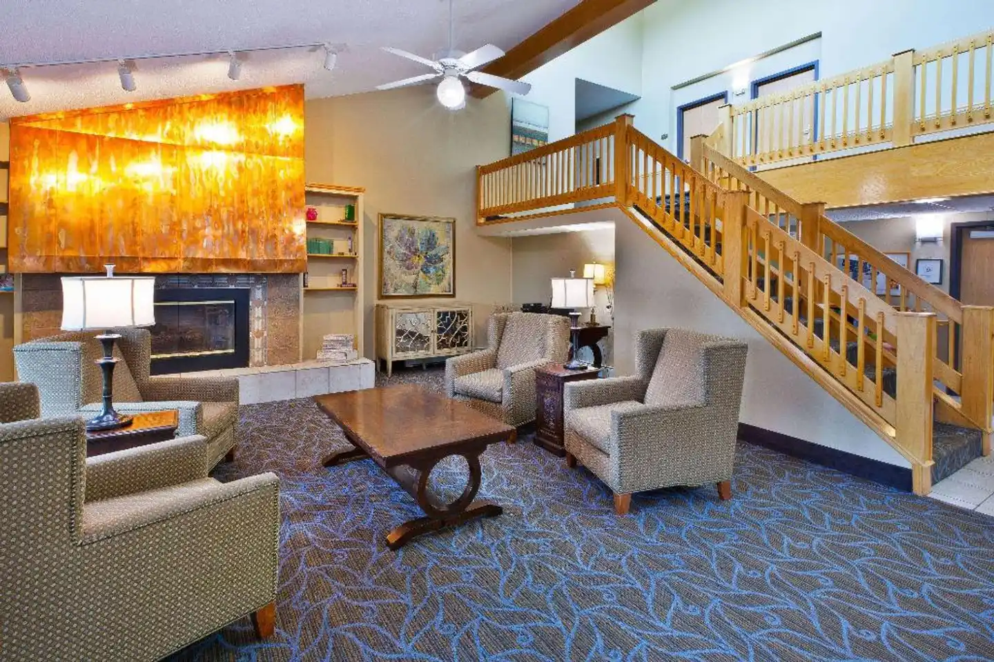 AmericInn by Wyndham Bay City Lobby