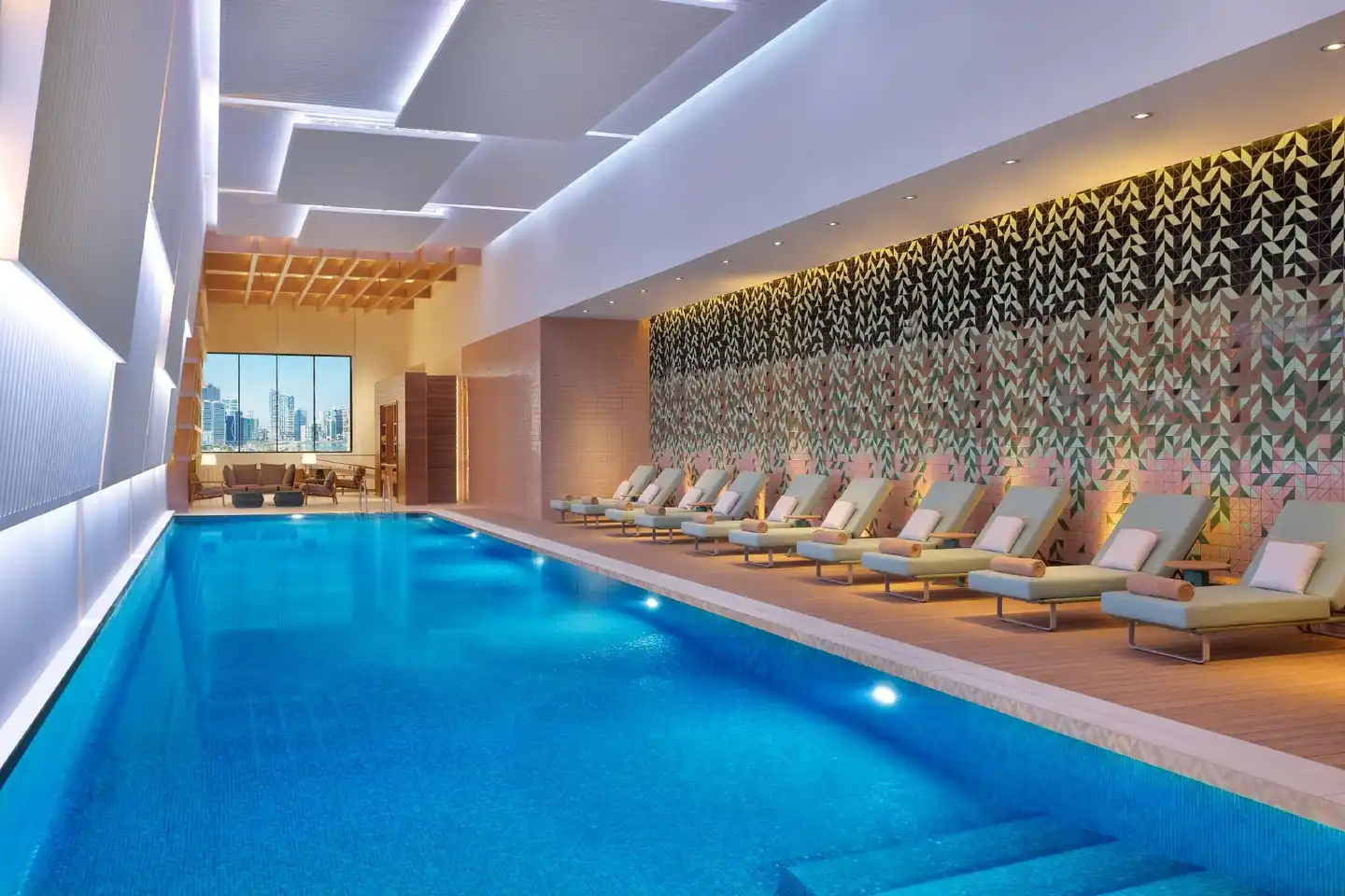 Doubletree by Hilton Sharjah Waterfront Hotel & Residences Hallenbad
