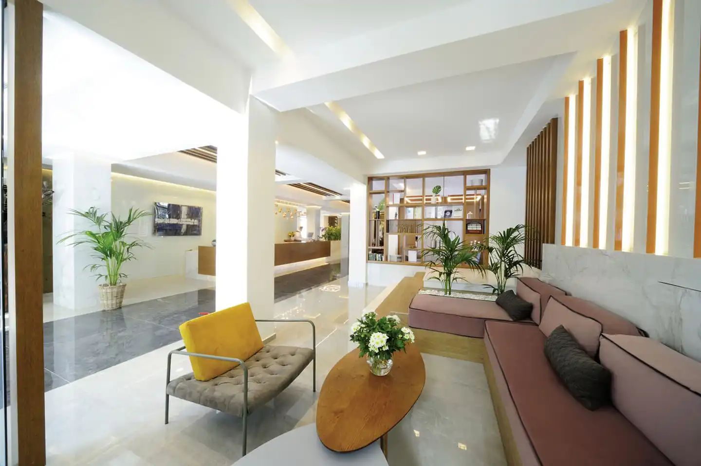 Atrium Ambiance Lobby