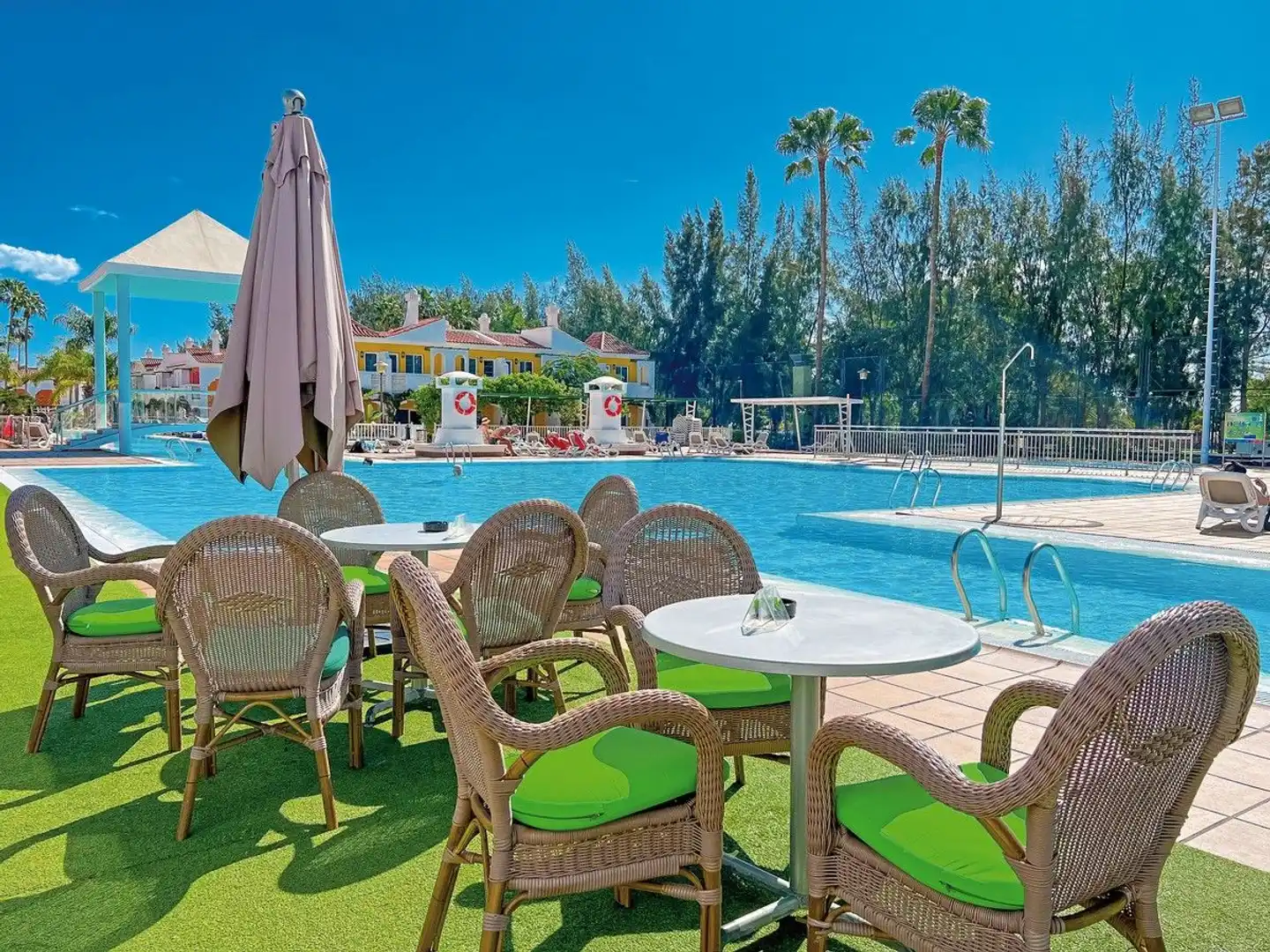 Cordial Green Golf Pool