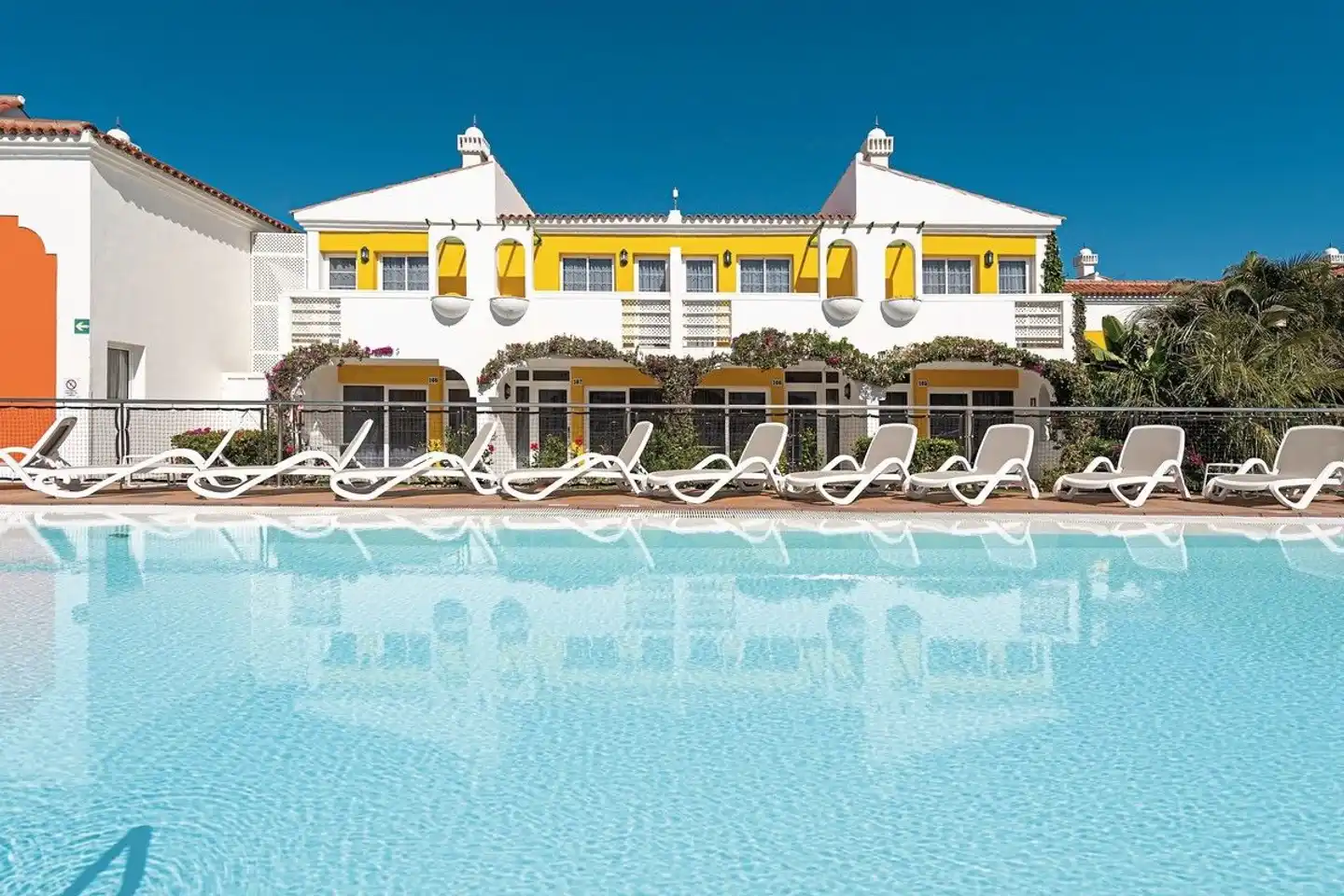 Cordial Green Golf Pool