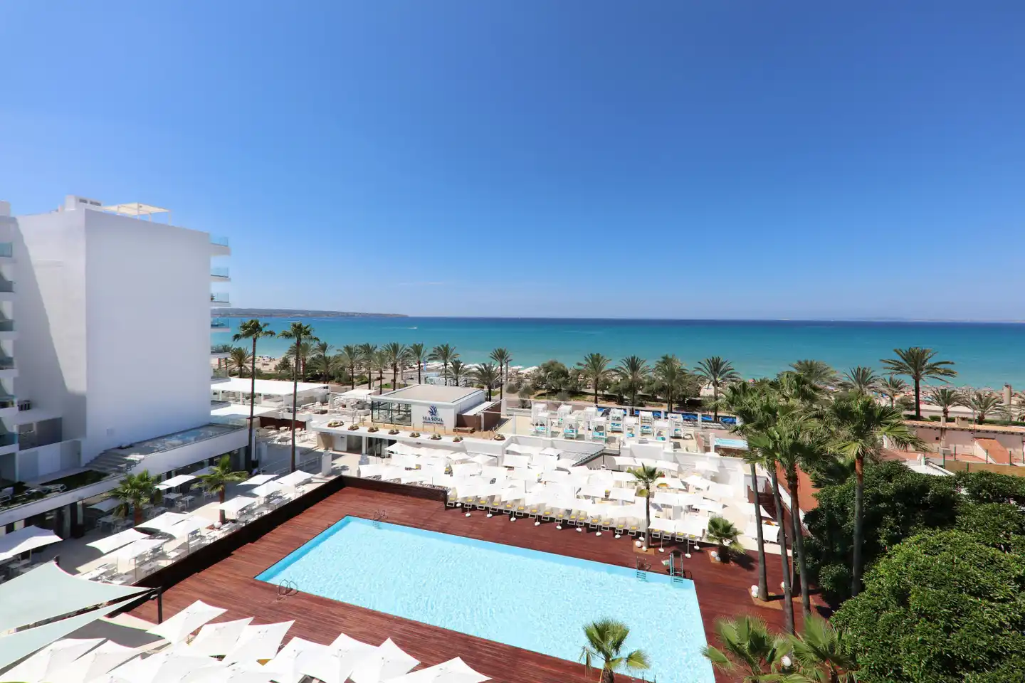 Iberostar Waves Bahia de Palma Pool