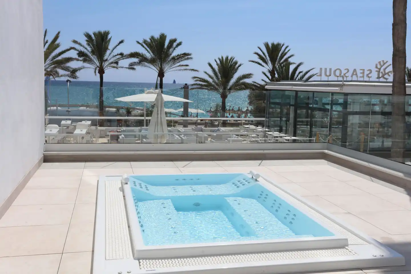 Iberostar Waves Bahia de Palma Pool